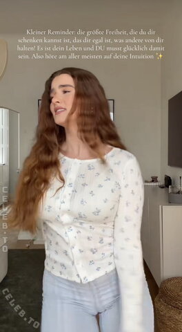 Julia Schulze nude photo 10