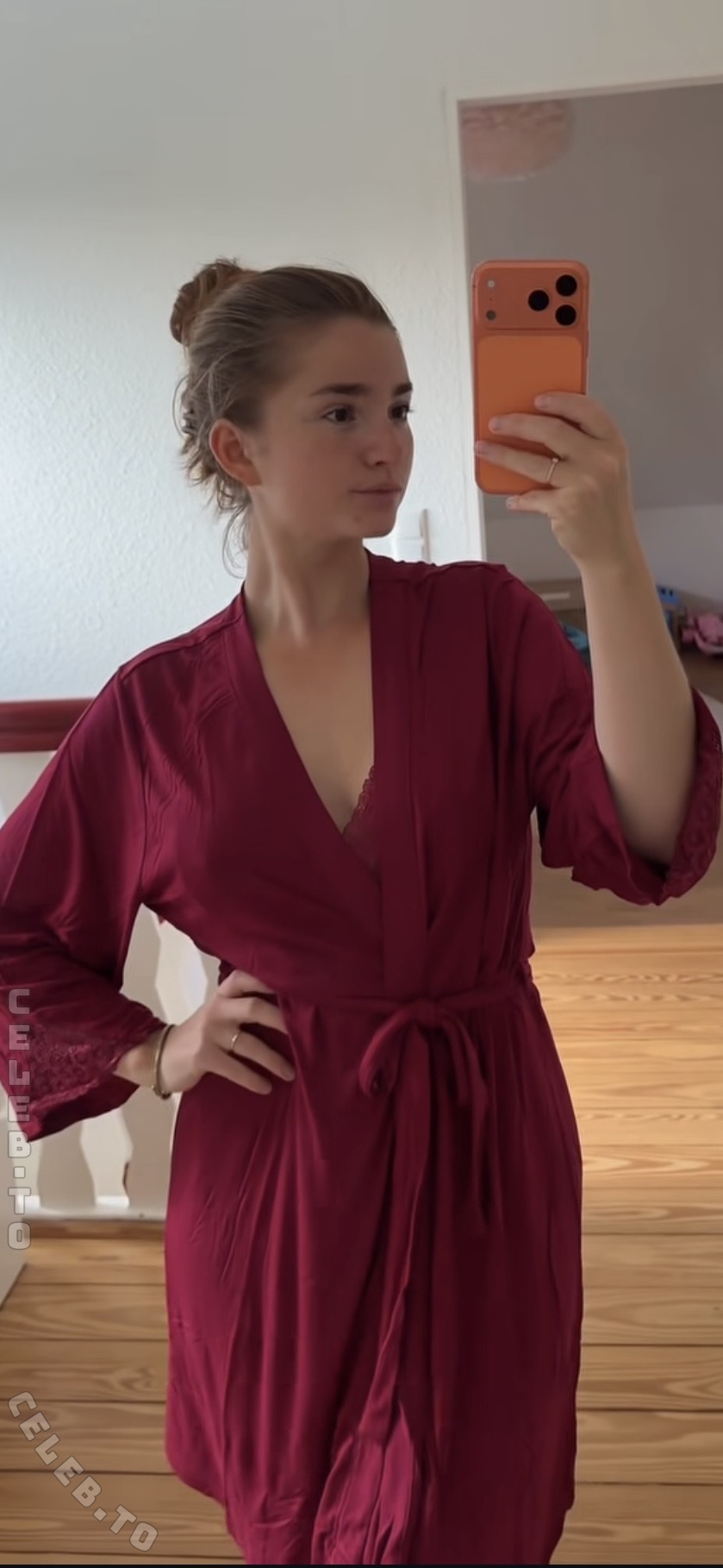 Julia Schulze nude photo 2