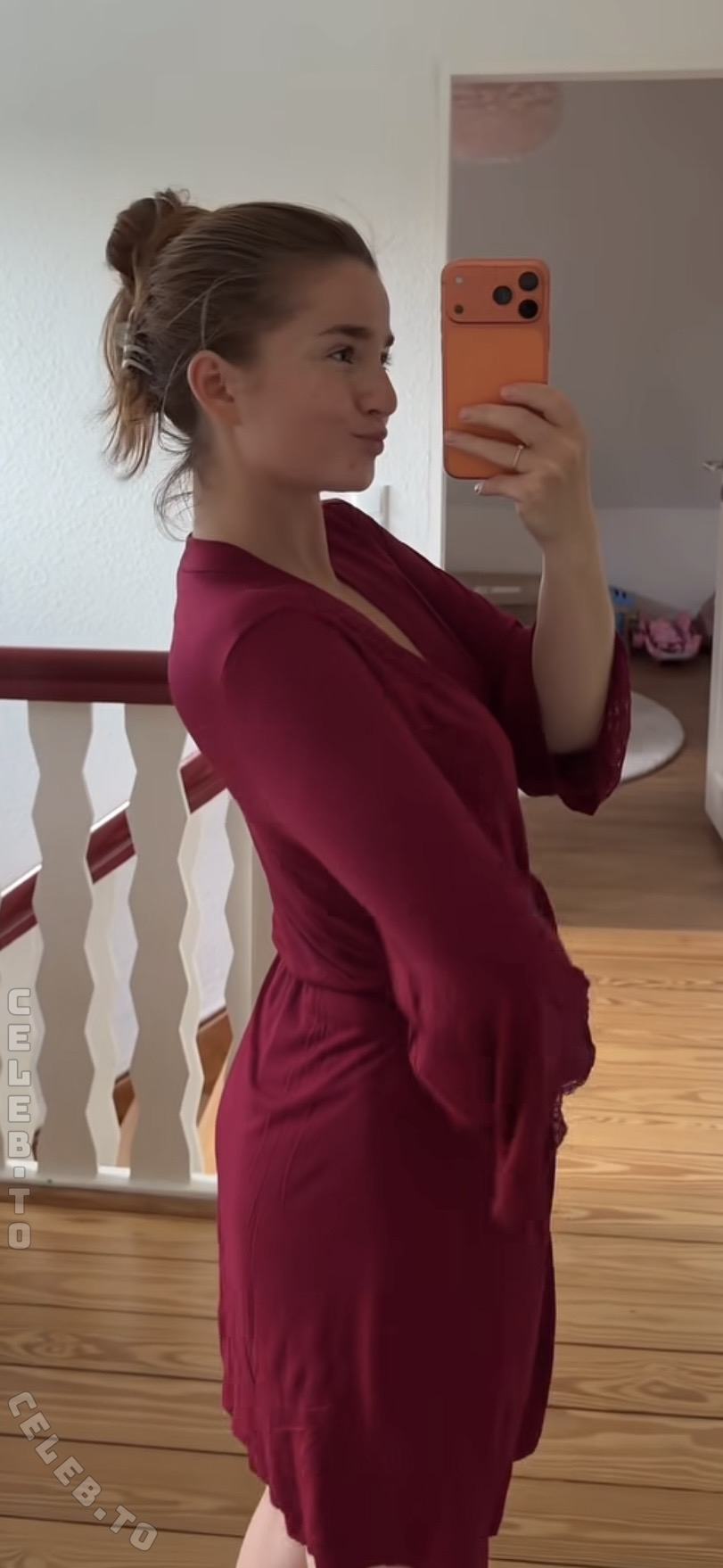 Julia Schulze nude photo 4