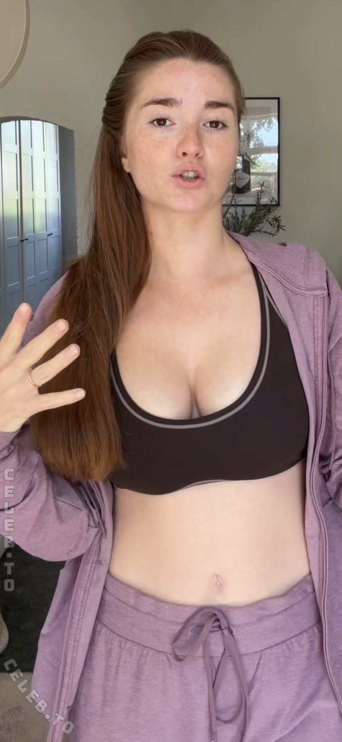 Julia Schulze nude photo 8