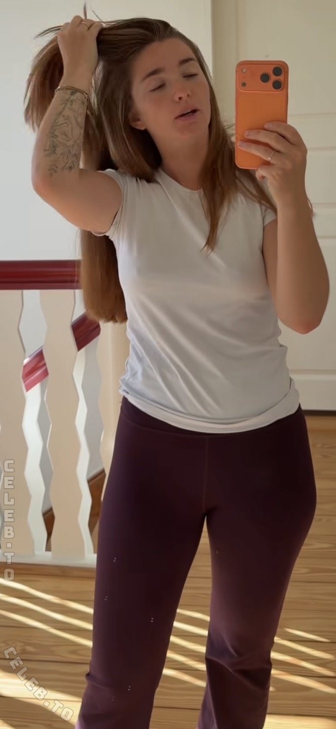 Julia Schulze nude photo 4