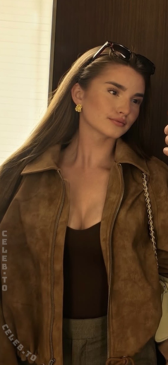 Julia Schulze nude photo 1