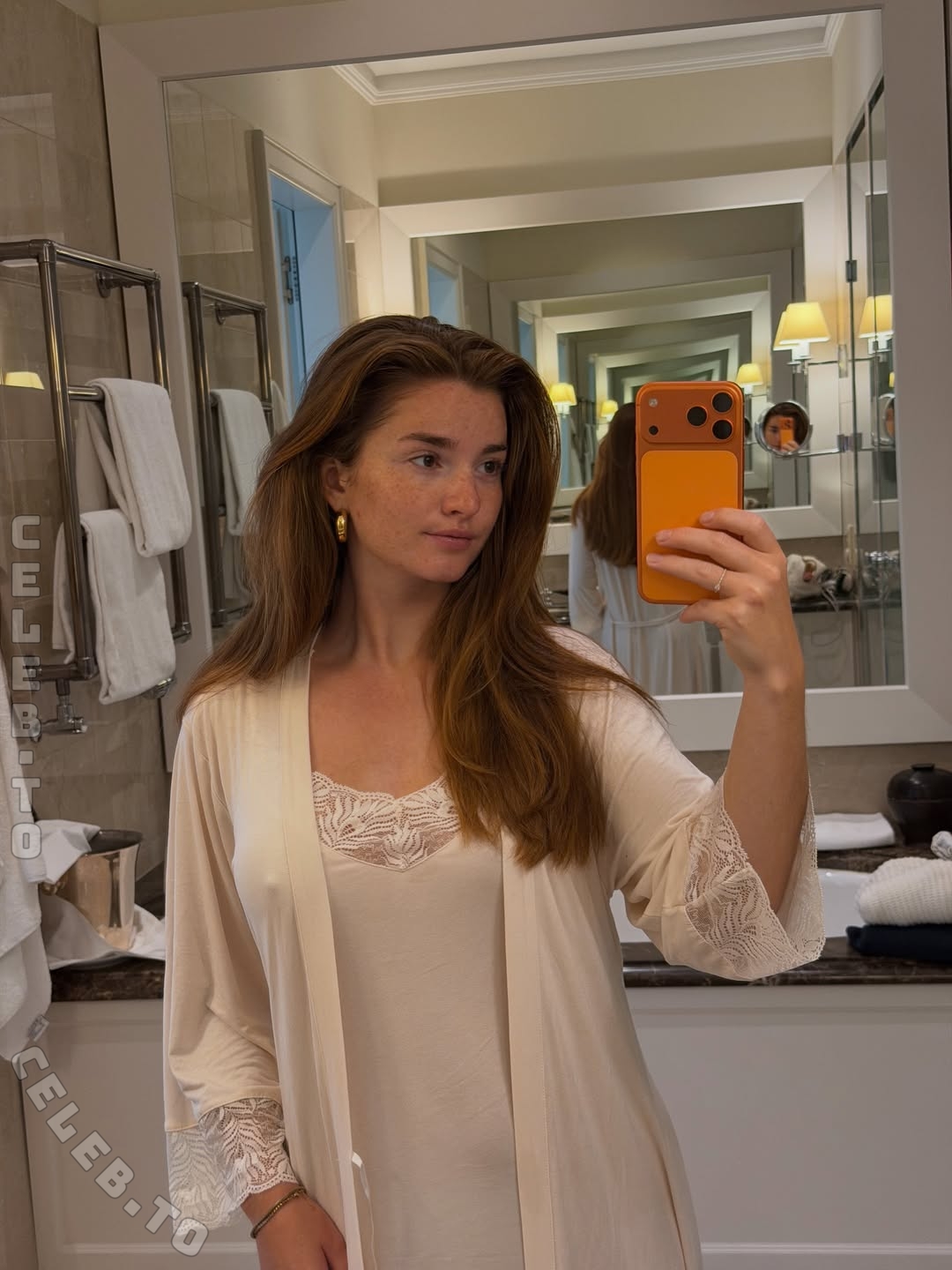 Julia Schulze nude photo 2