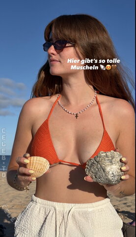 Julia Schulze nude photo 1