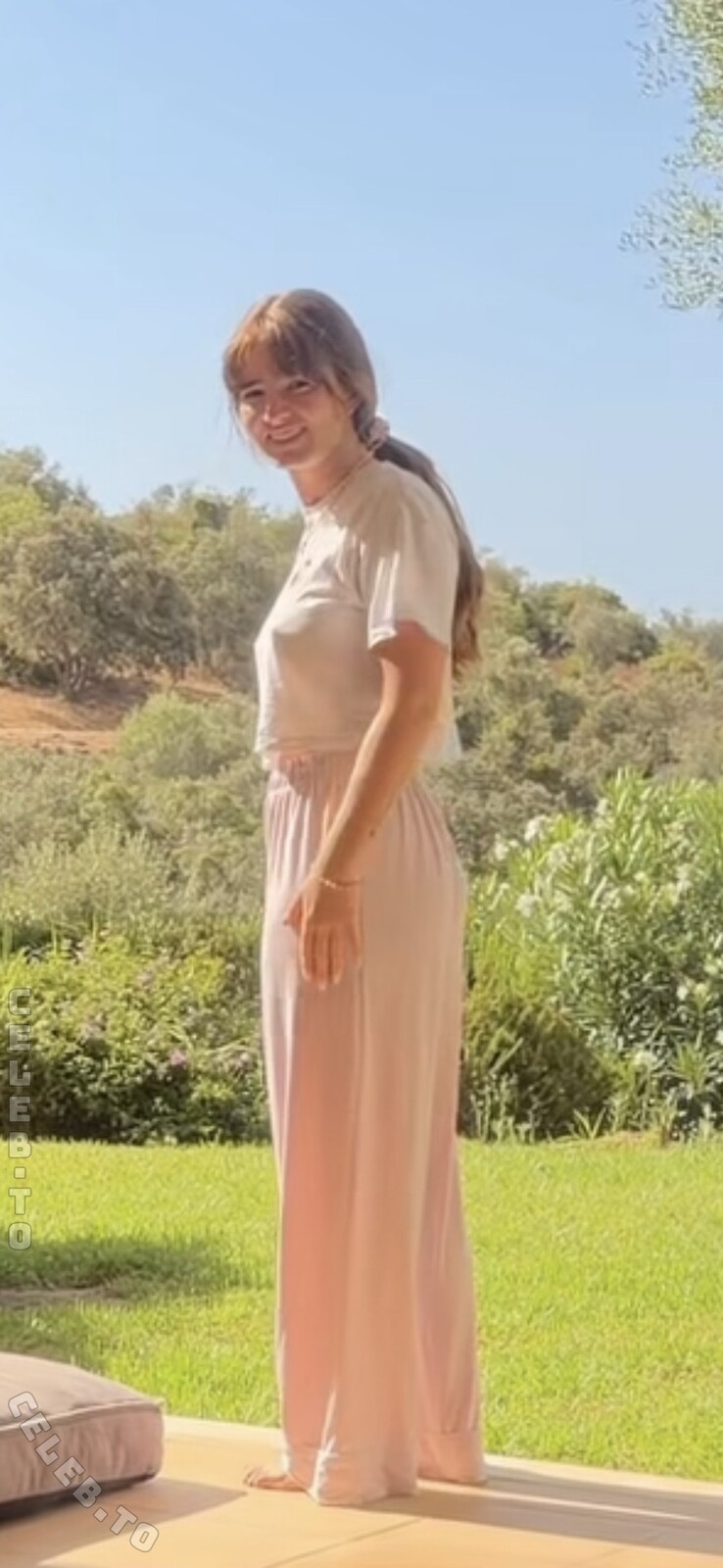 Julia Schulze nude photo 2