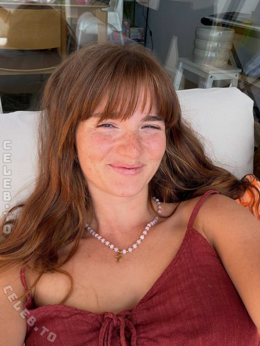 Julia Schulze nude photo 2