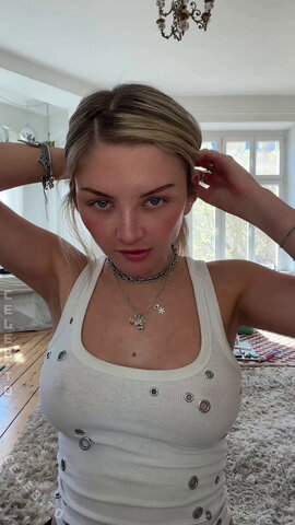 Julia Wulf nude photo 119