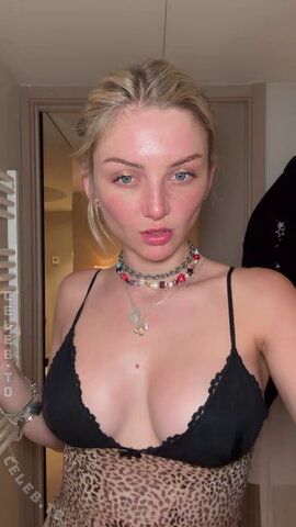 Julia Wulf nude photo 34