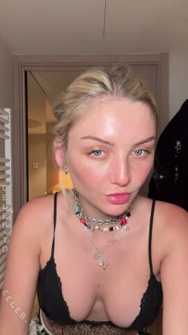 Julia Wulf nude photo 31