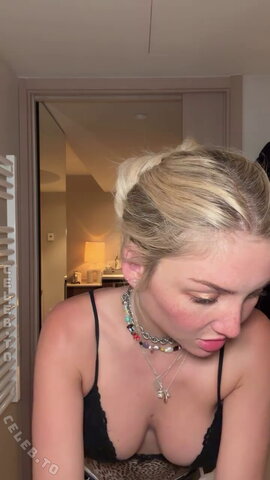 Julia Wulf nude photo 30