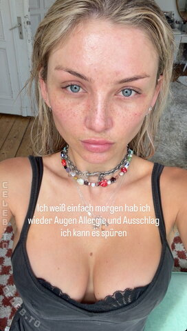 Julia Wulf nude photo 28
