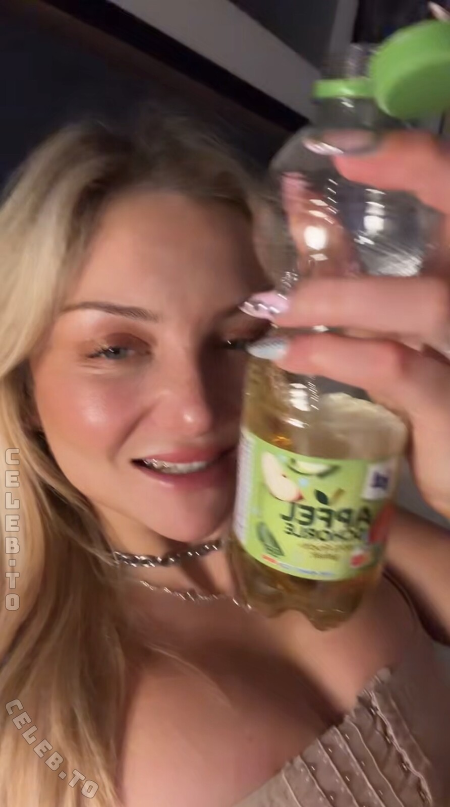 Julia Wulf nude photo 1