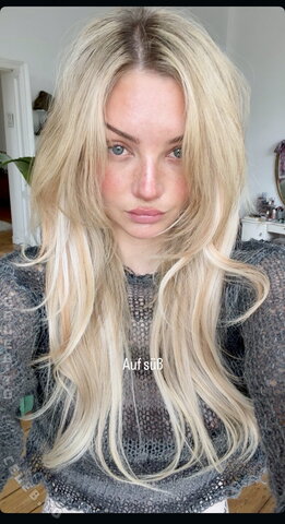 Julia Wulf – Nipple Instagram Story