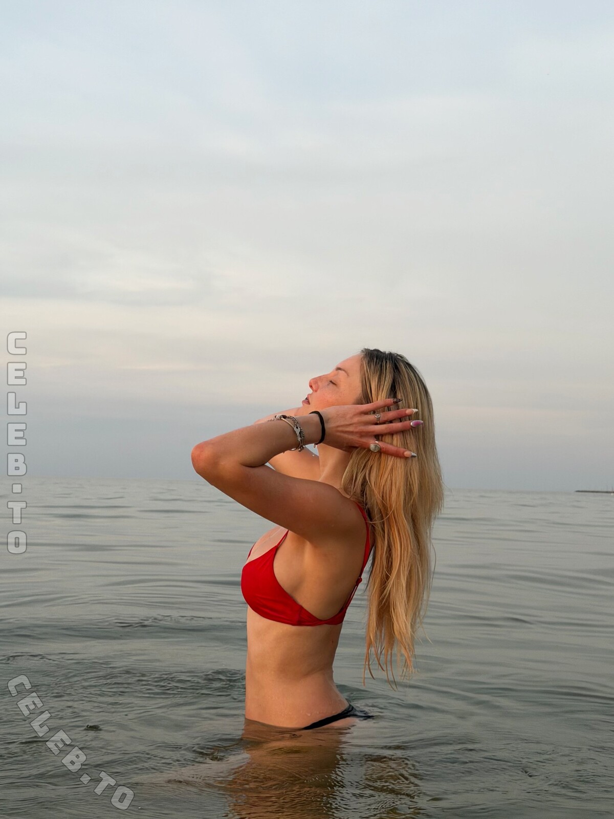 Julia Wulf nude photo 4