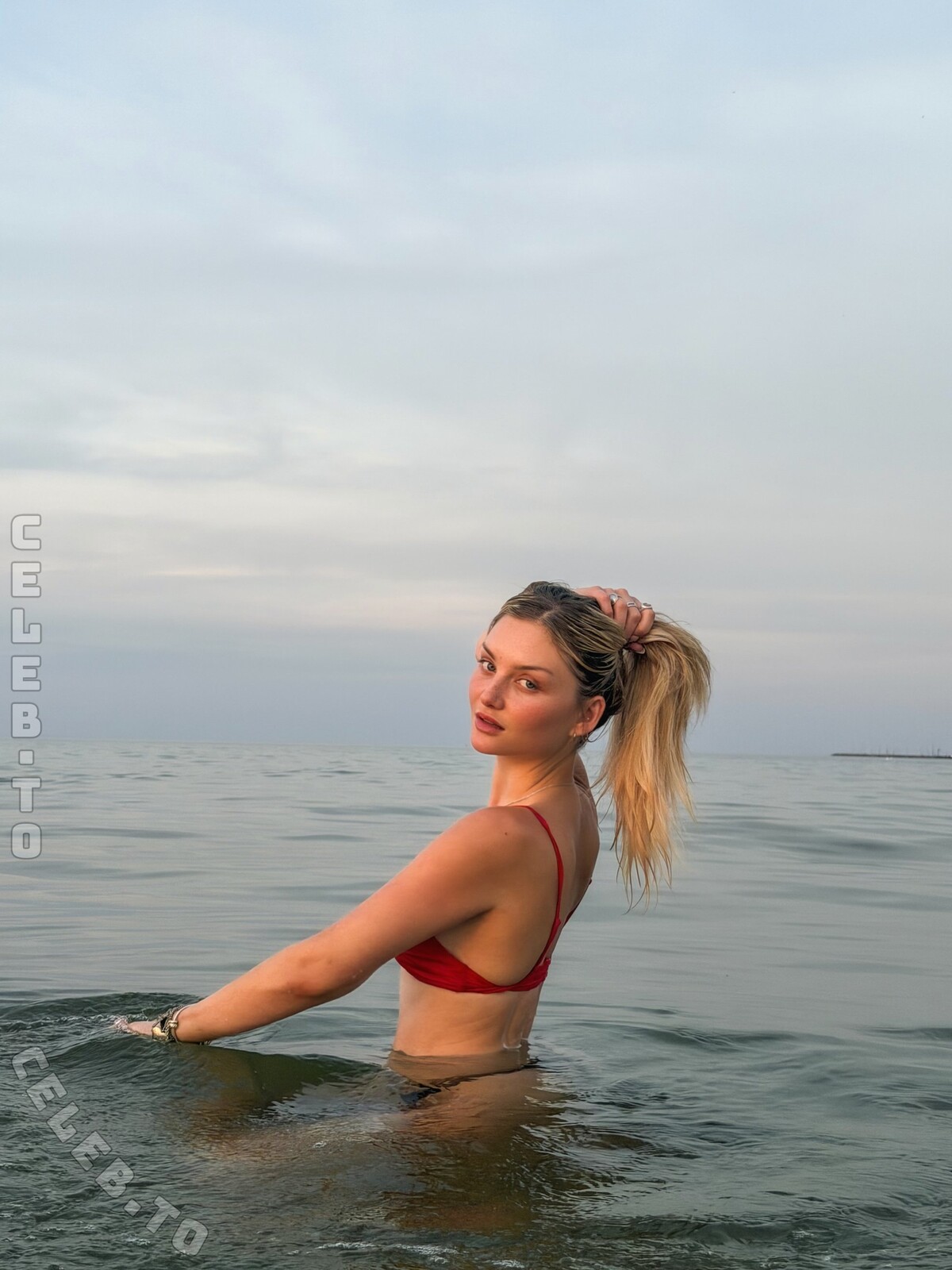 Julia Wulf nude photo 6