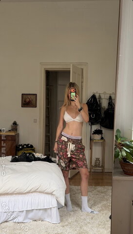 Julia Wulf Sexy (1 photo)