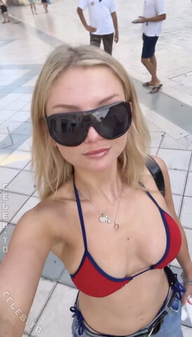 Julia Wulf nude photo 32