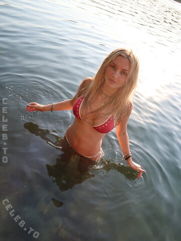Julia Wulf nude photo 8