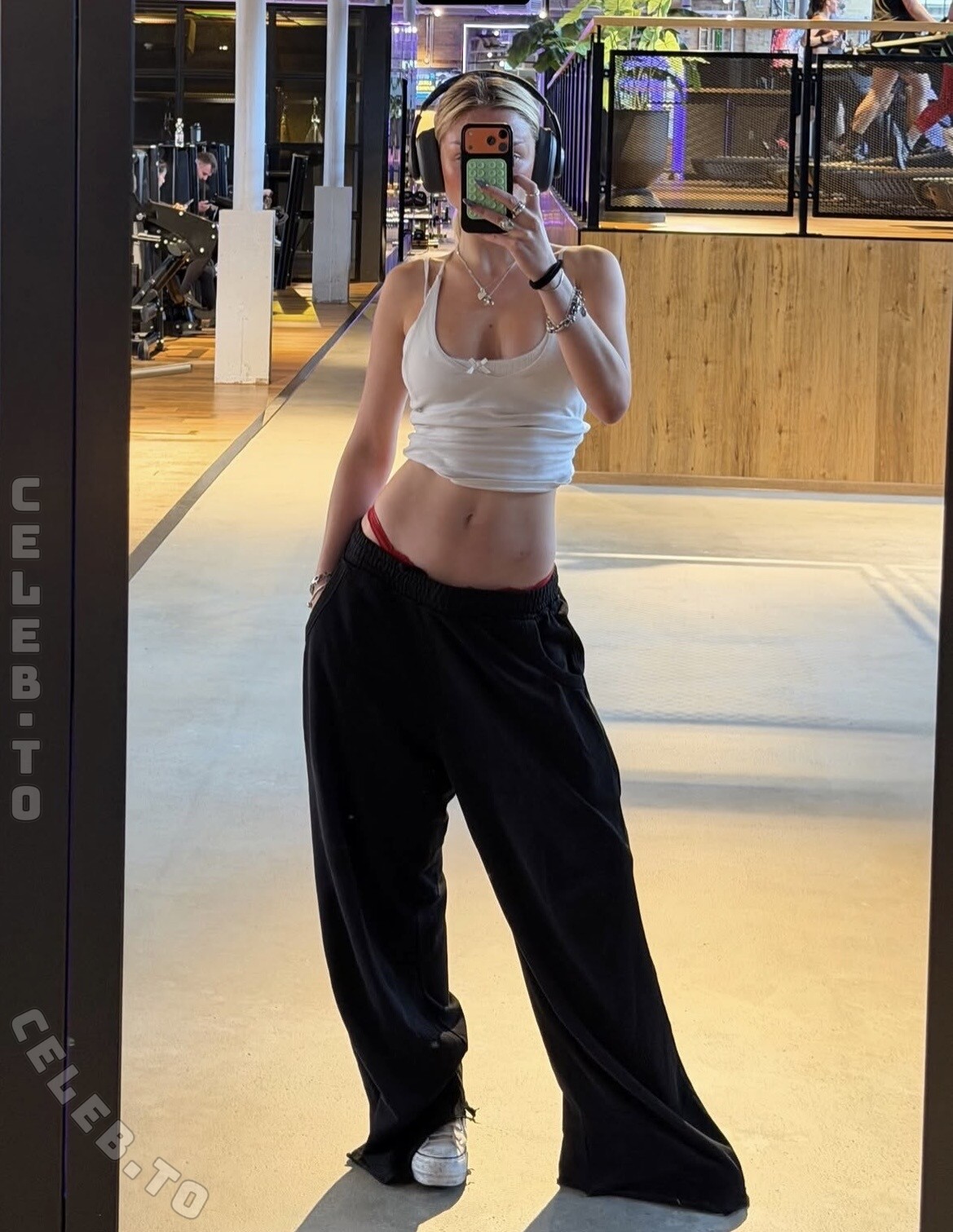 Julia Wulf nude photo 4