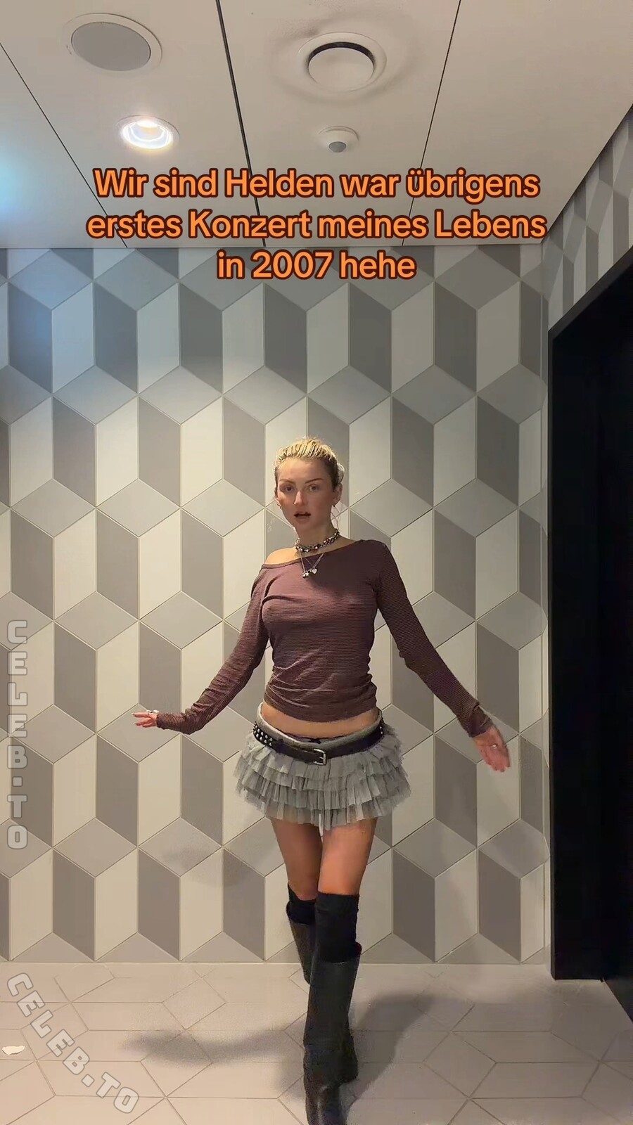 Julia Wulf nude photo 2