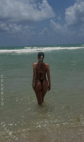 Julia_2122 Hot (2 photos)