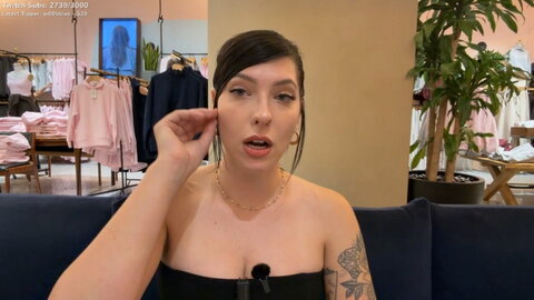 Juliakins nude photo 1