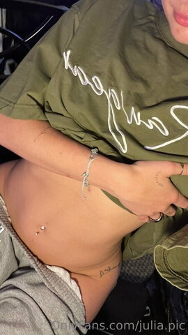 Juliampic nude photo 1