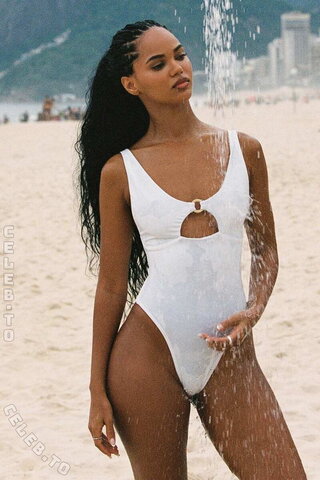 Juliana Nalu nude photo 5