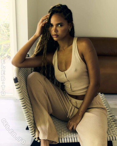 Juliana Nalu nude photo 2