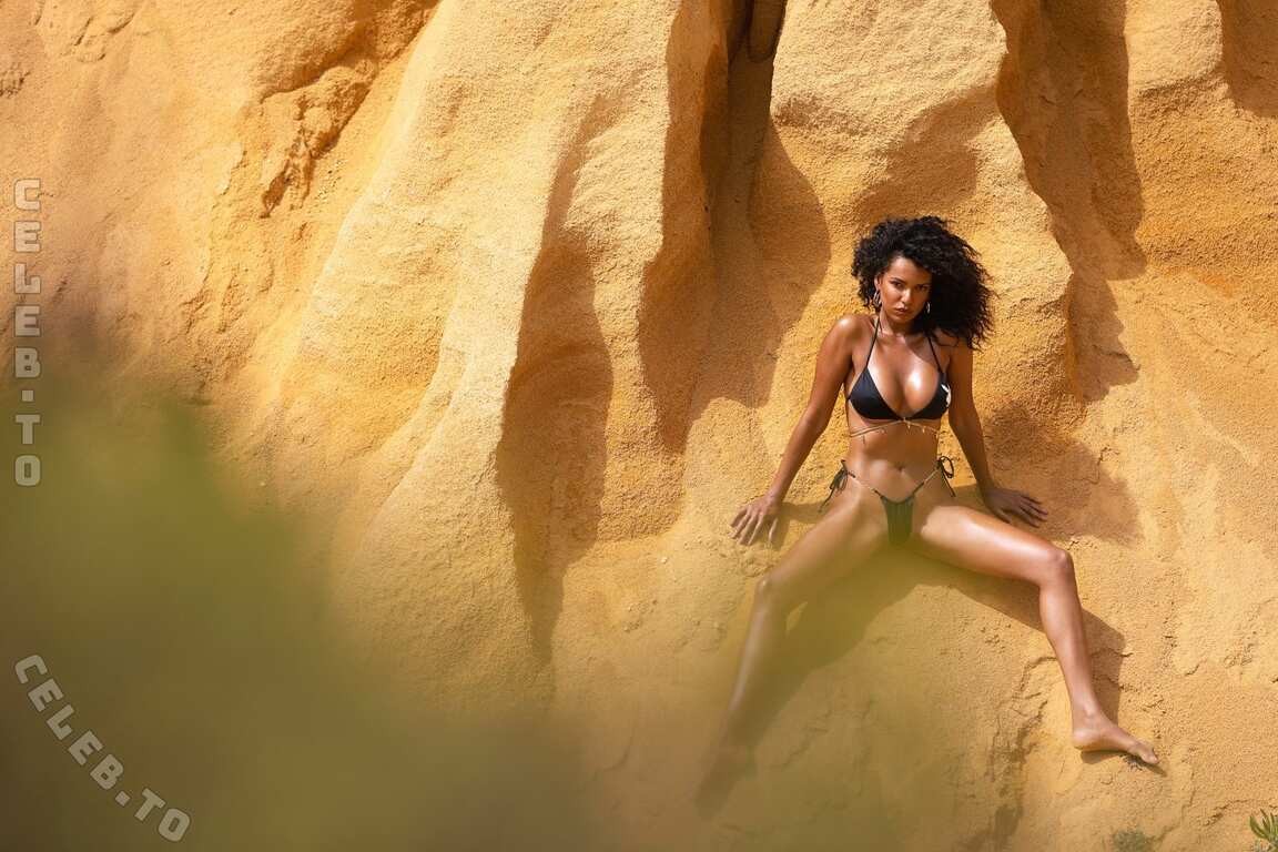 Juliana Nepomuceno nude photo 19