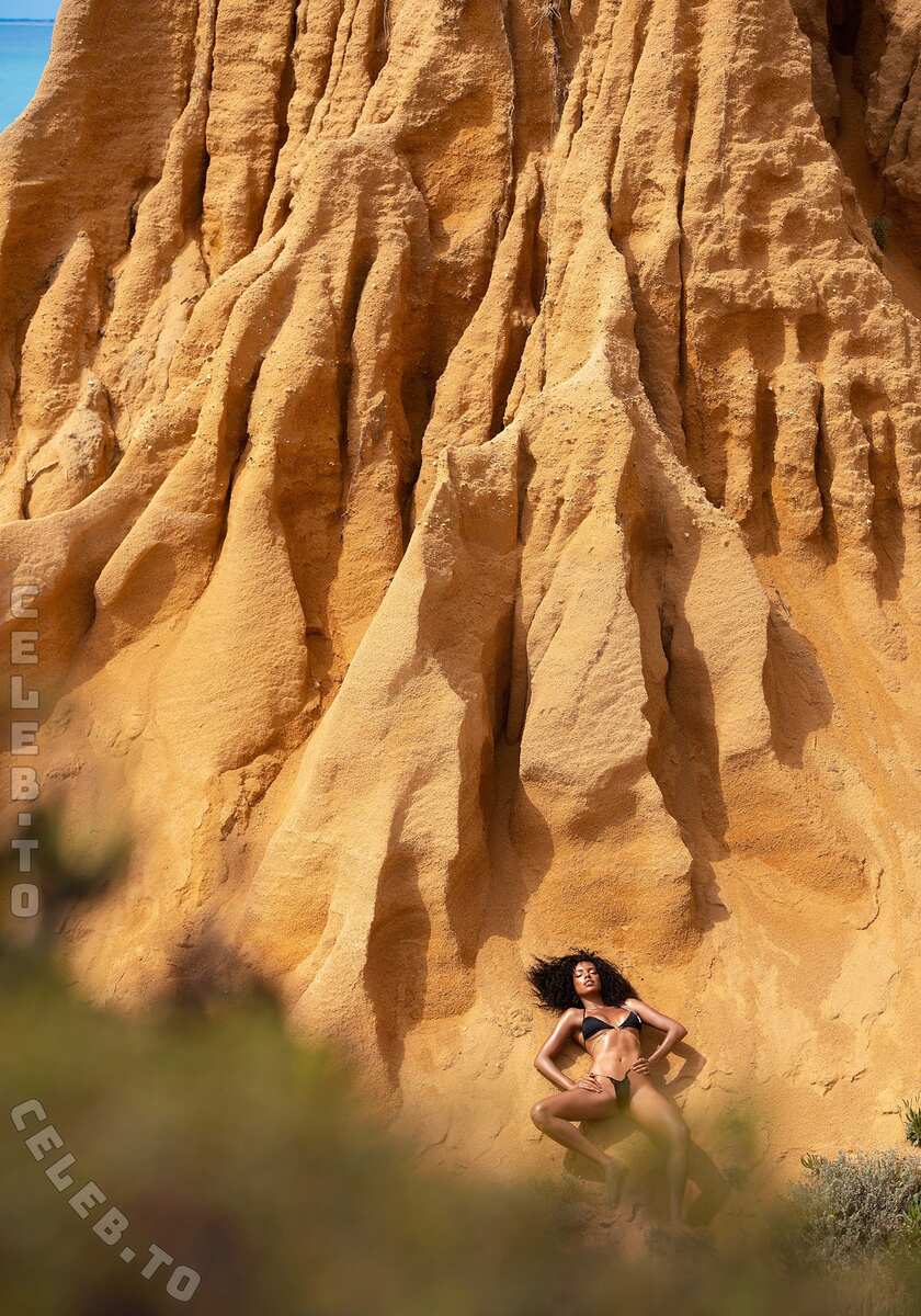 Juliana Nepomuceno nude photo 20