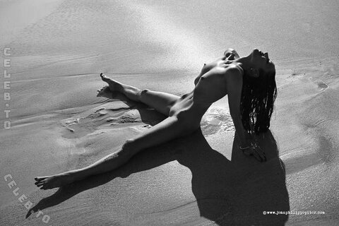 Juliane Seyfarth nude photo 39
