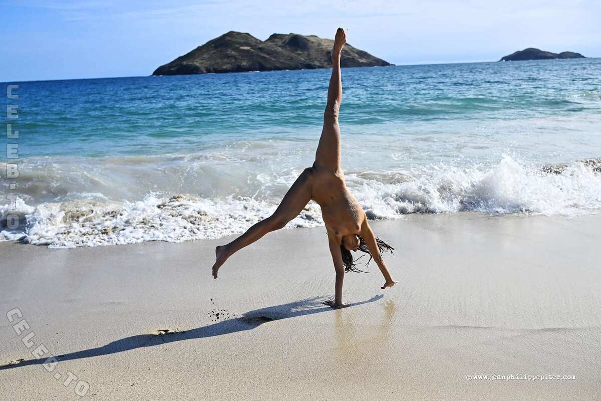Juliane Seyfarth nude photo 21