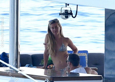 Julianne Hough nude photo 10