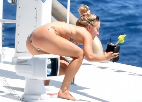 Julianne Hough nude photo 6