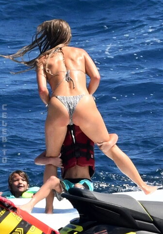 Julianne Hough nude photo 2