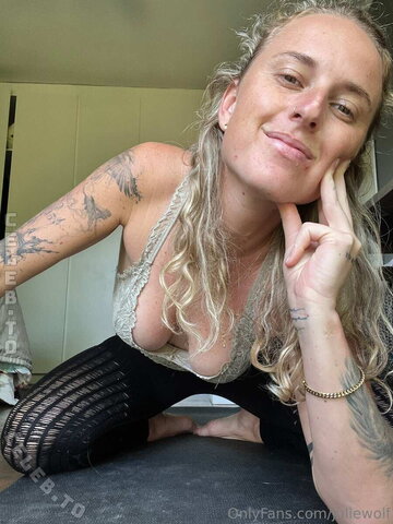 Julie Wolf nude photo 4