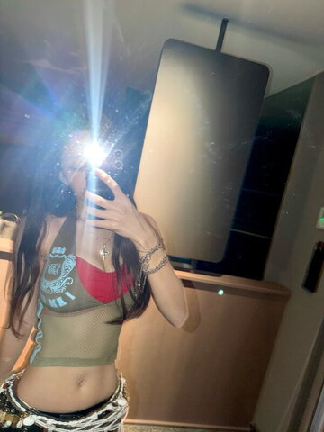 Julie nude photo 15