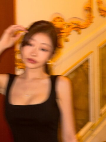 Julie nude photo 10