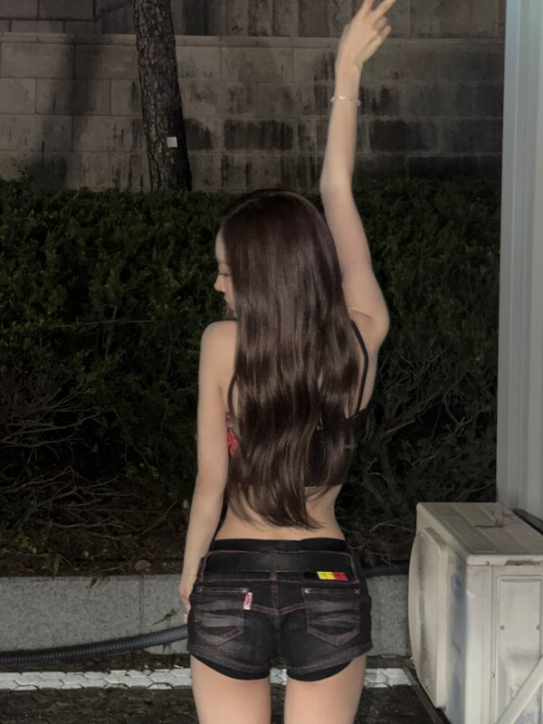 Julie nude photo 16