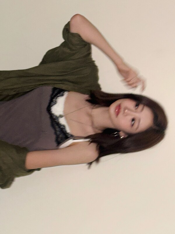 Julie nude photo 4
