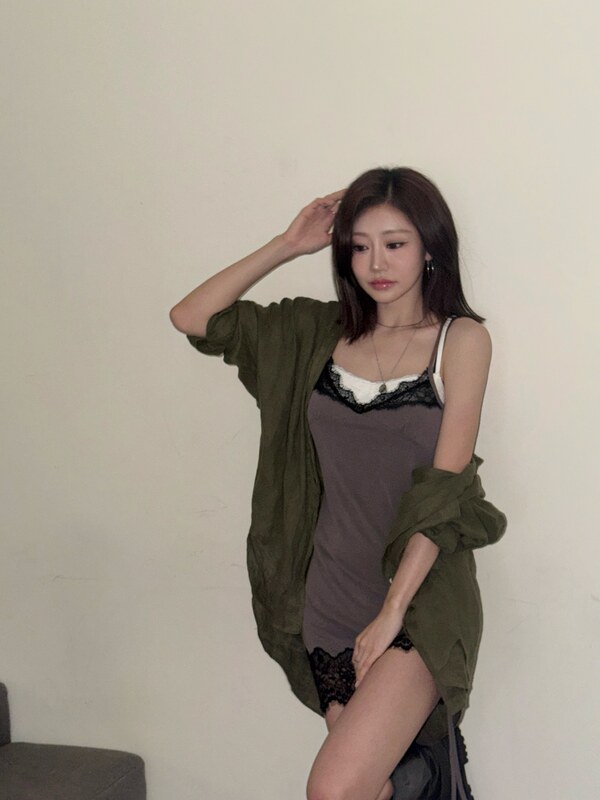 Julie nude photo 5