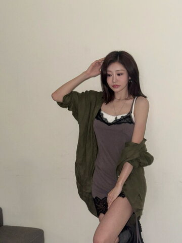Julie nude photo 3