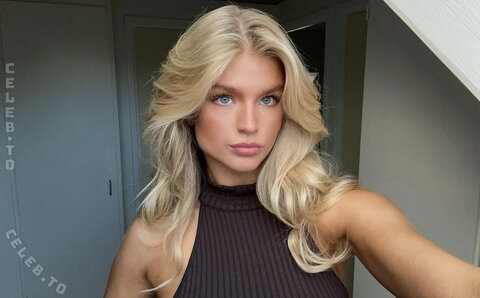juliehemkristensen nude photo 28