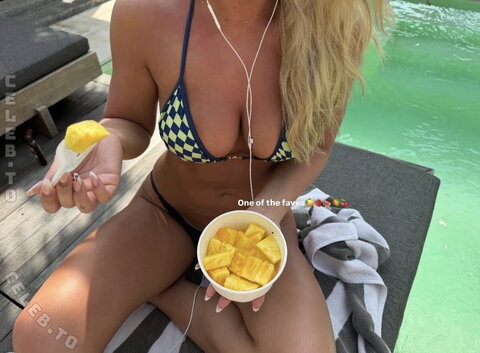 juliehemkristensen nude photo 25