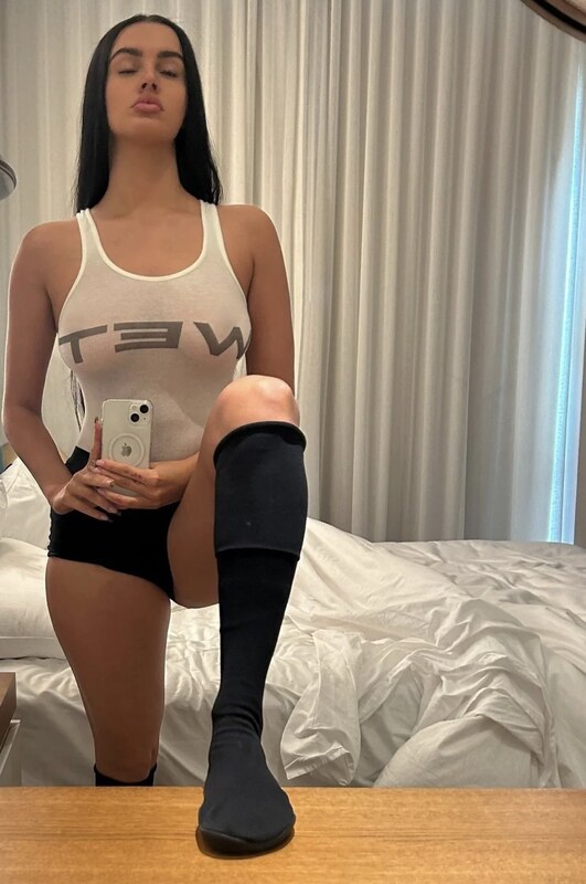 Juliet Charlotte nude photo 2