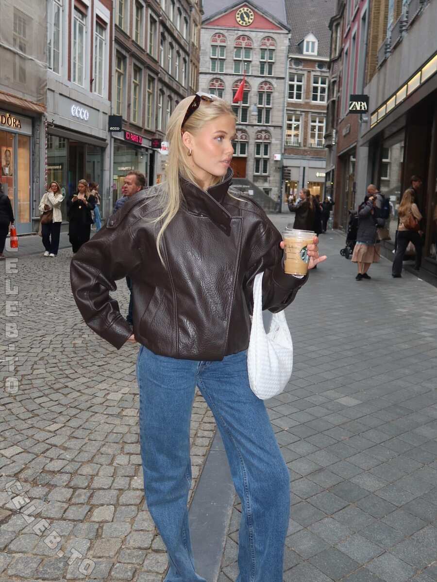 juliii.fnk nude photo 6