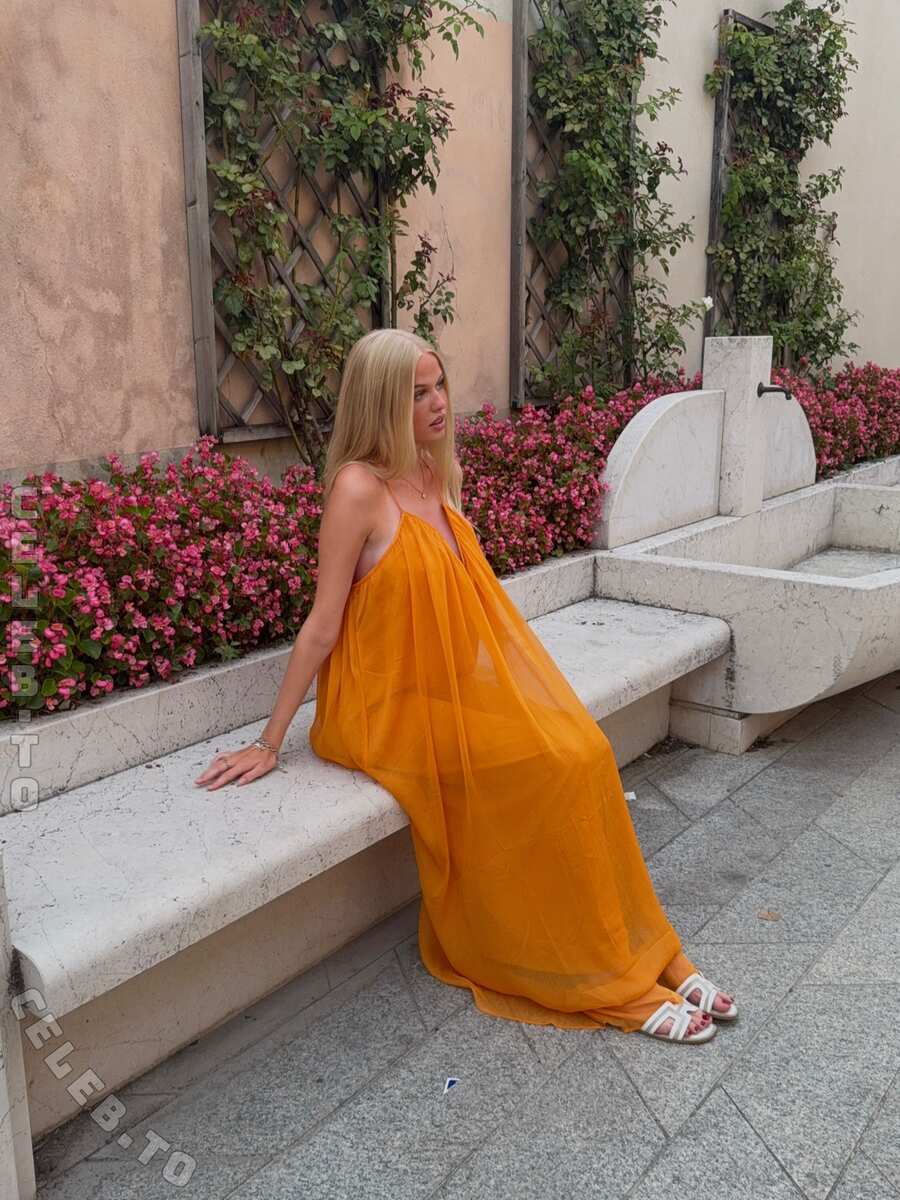 juliii.fnk nude photo 2