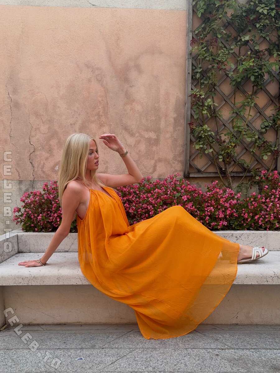 juliii.fnk nude photo 9