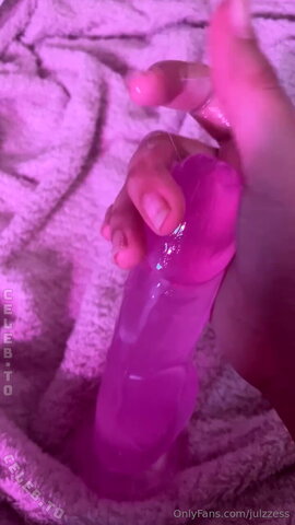 Julzzess – Dildo Handjob